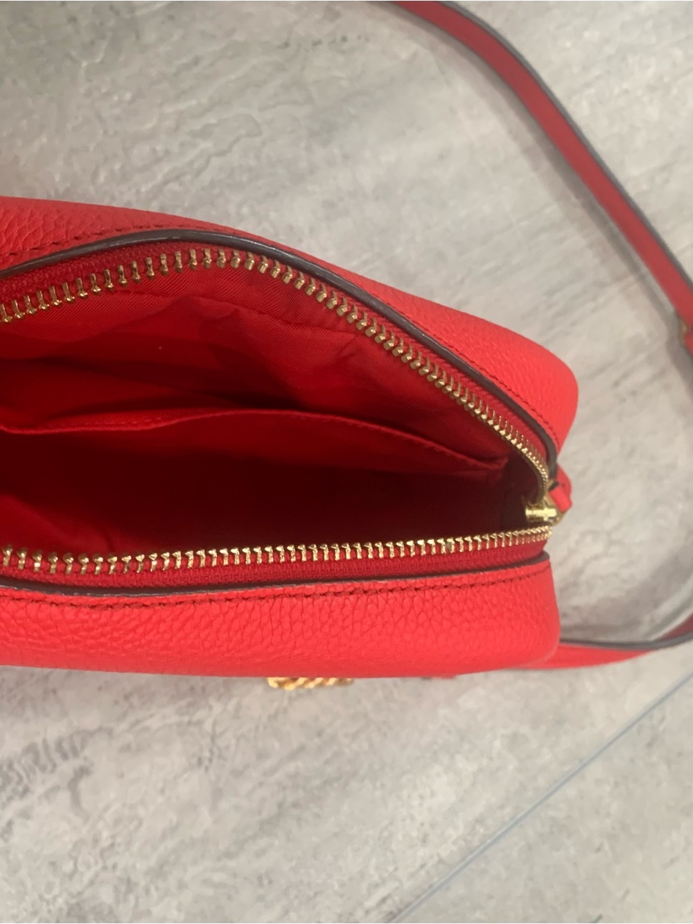 Tory Burch Red Pebbled Leather Crossbody with Gold Chain - Picture 2 of 3